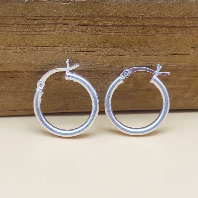 Minimalist 925 Sterling Silver Hoop Earrings With Latch Lock System