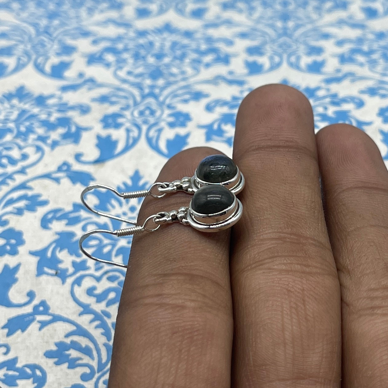 Flashy Labradorite Earrings in 925 Silver – Minimal Statement Jewelry