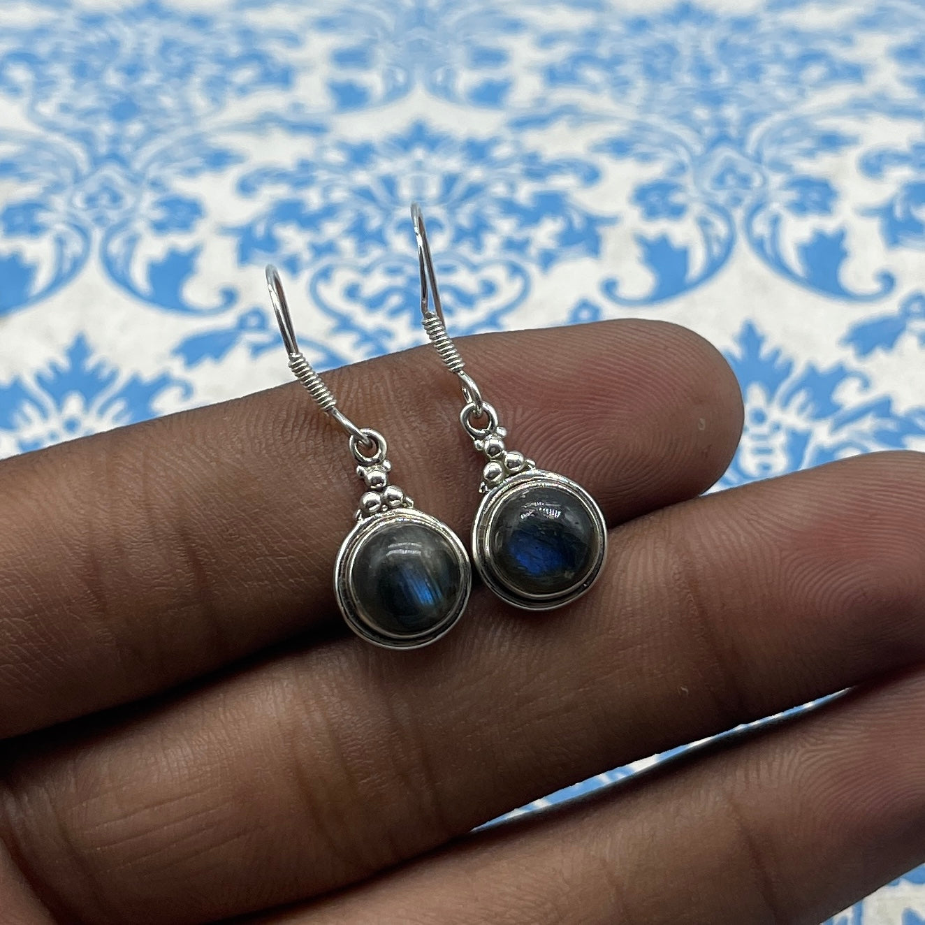 Flashy Labradorite Earrings in 925 Silver – Minimal Statement Jewelry