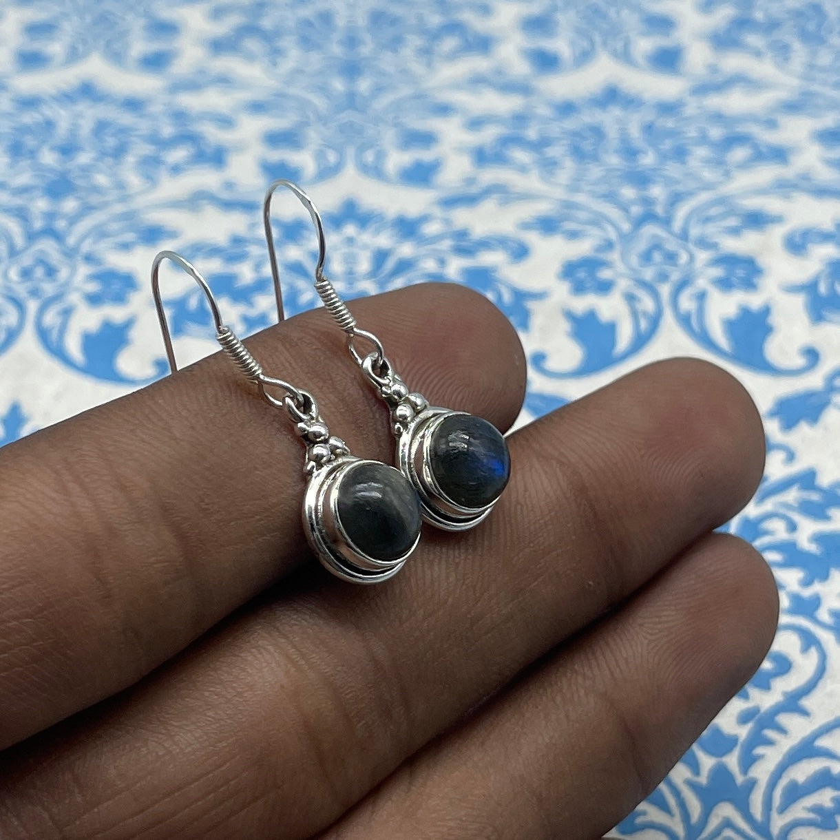 Flashy Labradorite Earrings in 925 Silver – Minimal Statement Jewelry