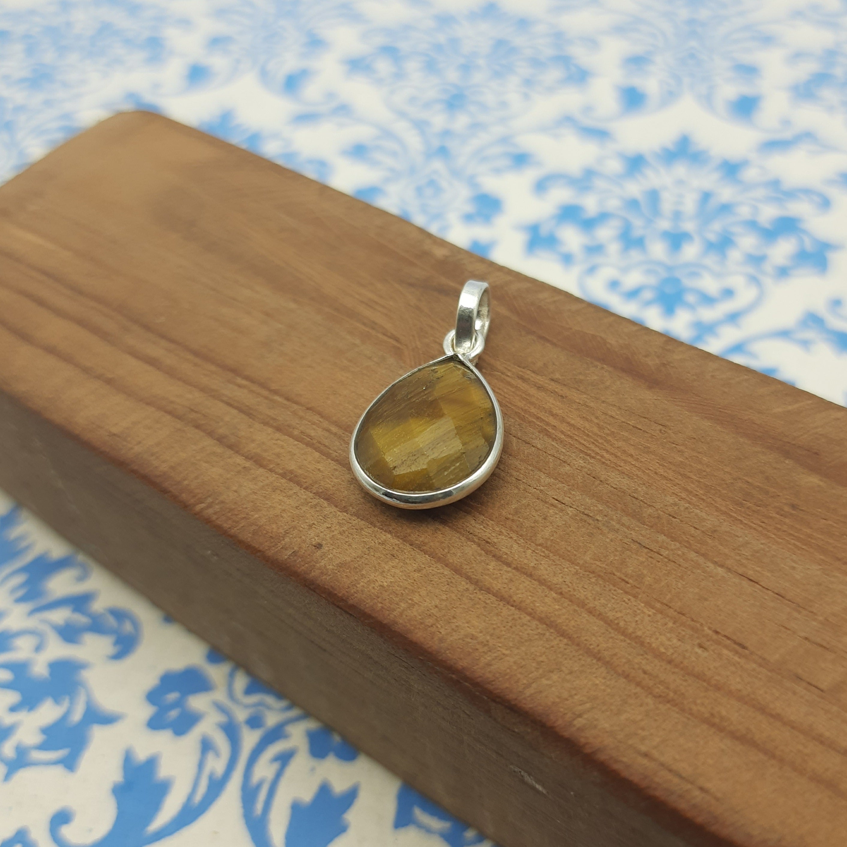 Tiger Eye Checker Cut 925 Silver Bezel Necklace