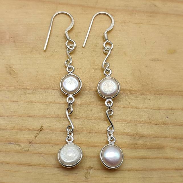 Minimalist Pearl Round Earrings – Everyday Elegance