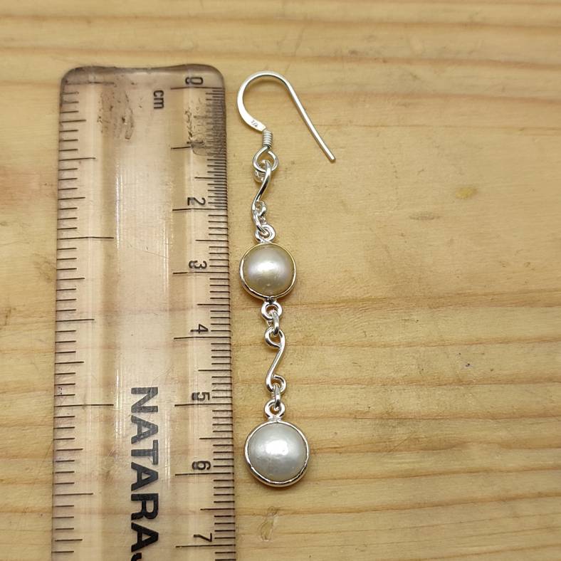 Minimalist Pearl Round Earrings – Everyday Elegance