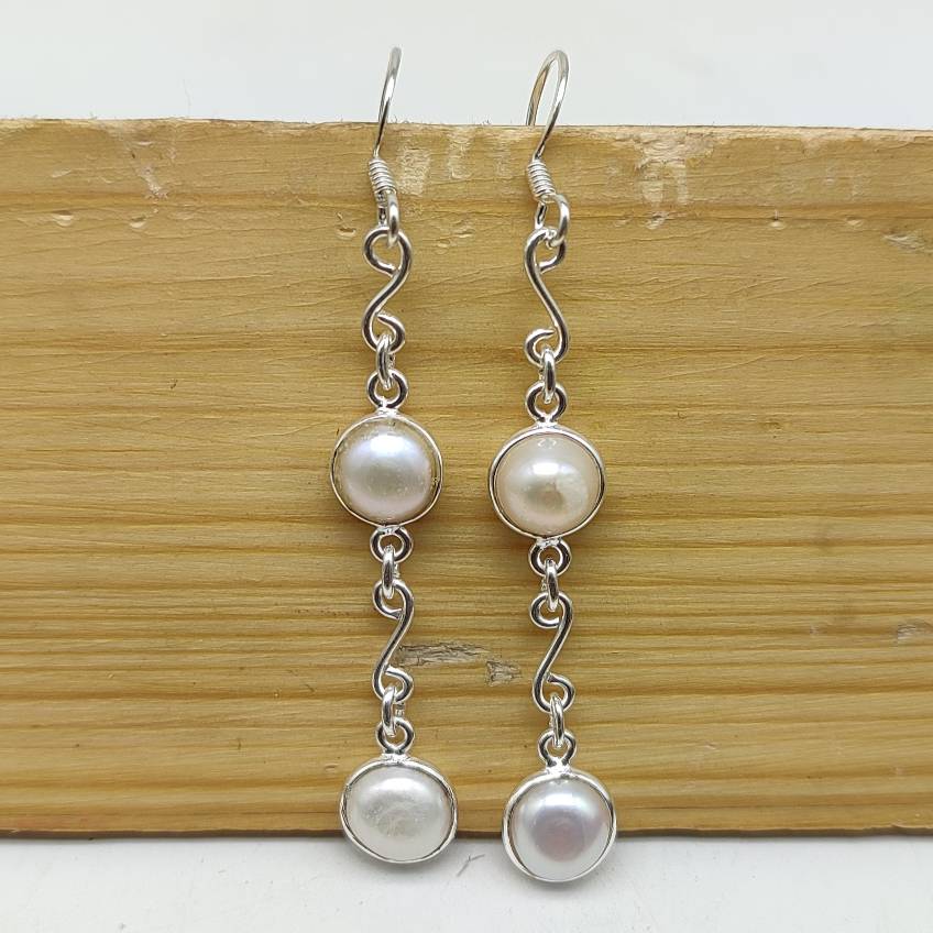 Minimalist Pearl Round Earrings – Everyday Elegance