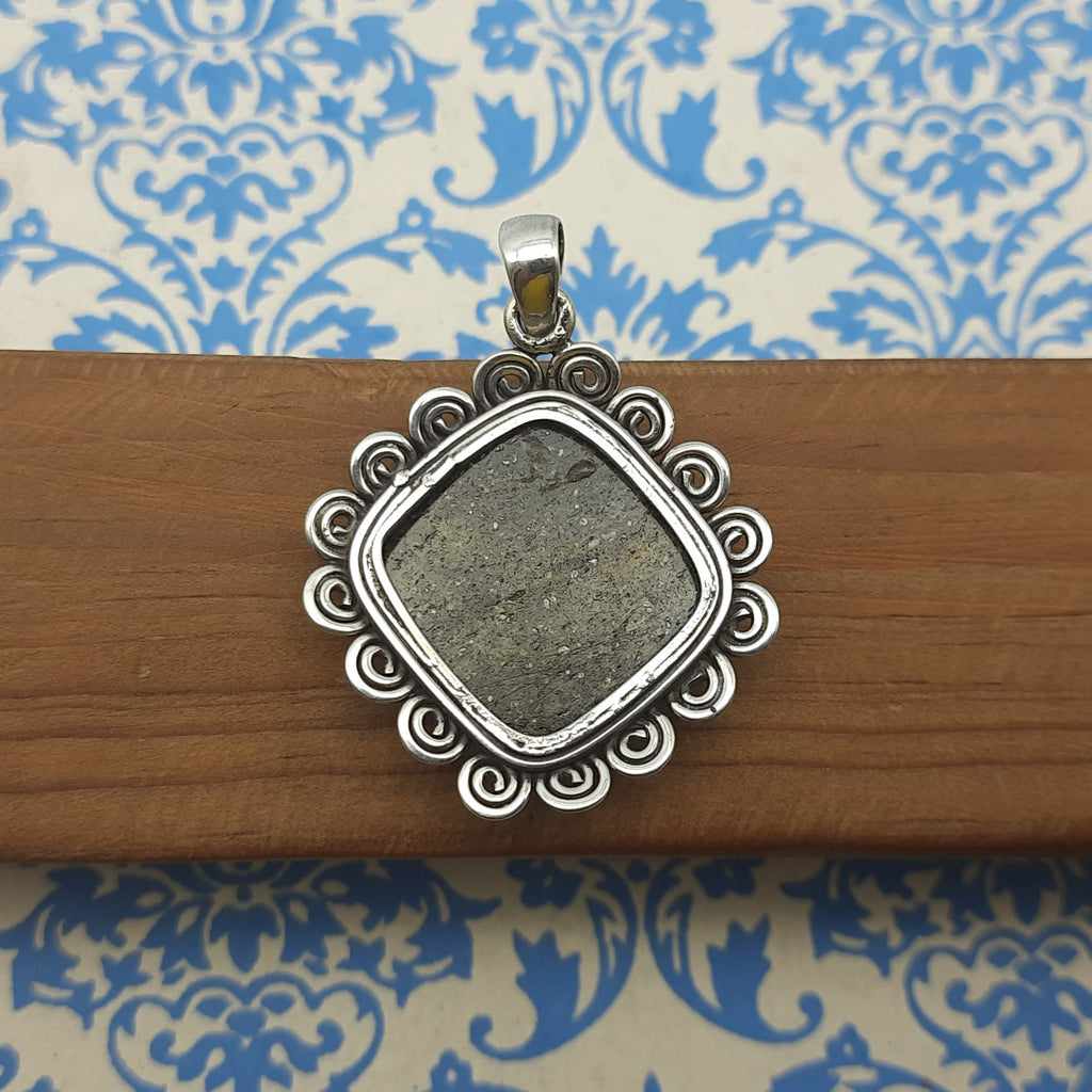 Nit Night Quartz Cushion 925 Silver Bezel Pendant