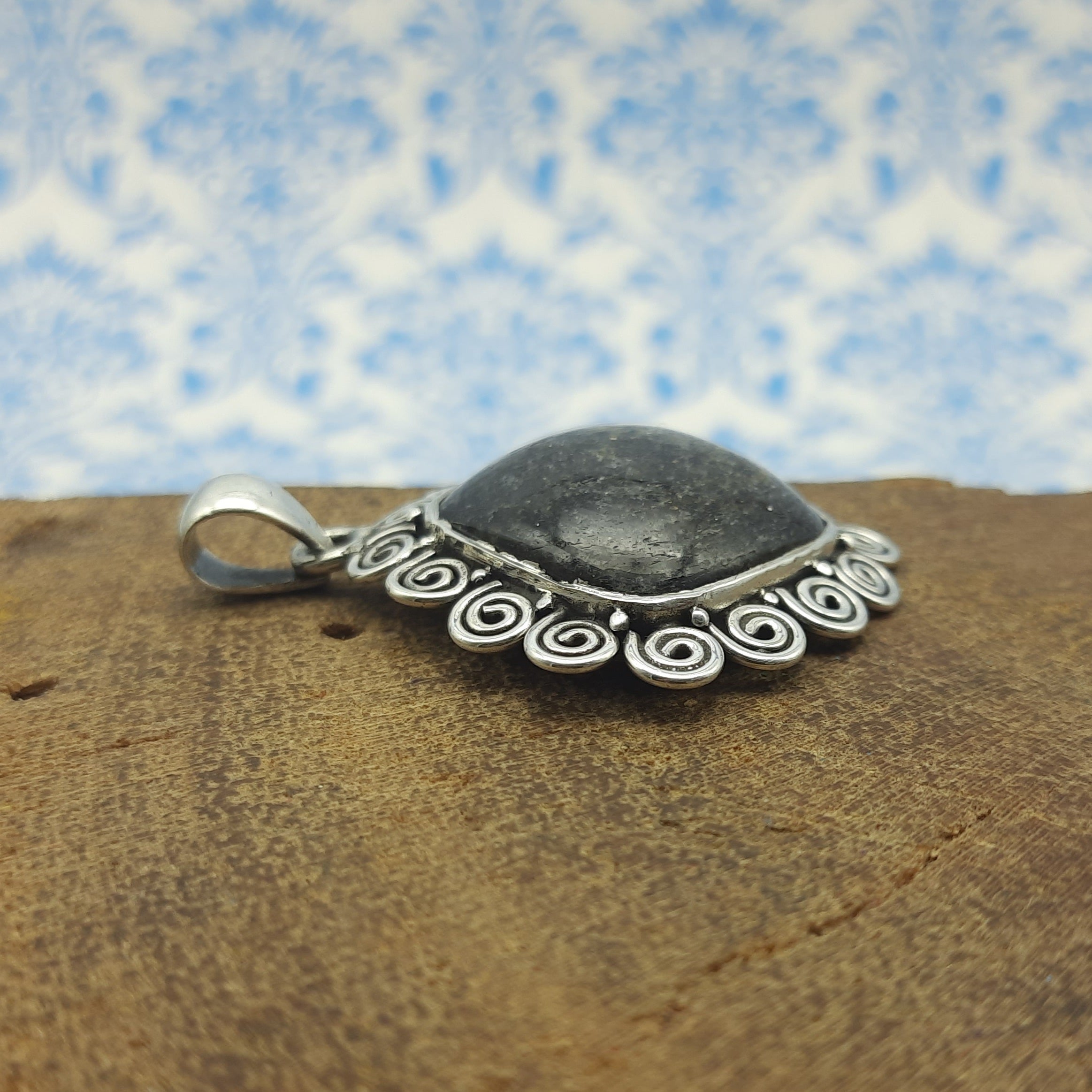 Nit Night Quartz Cushion 925 Silver Bezel Pendant
