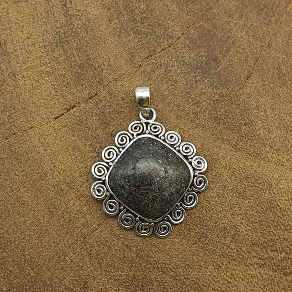 Nit Night Quartz Cushion 925 Silver Bezel Pendant