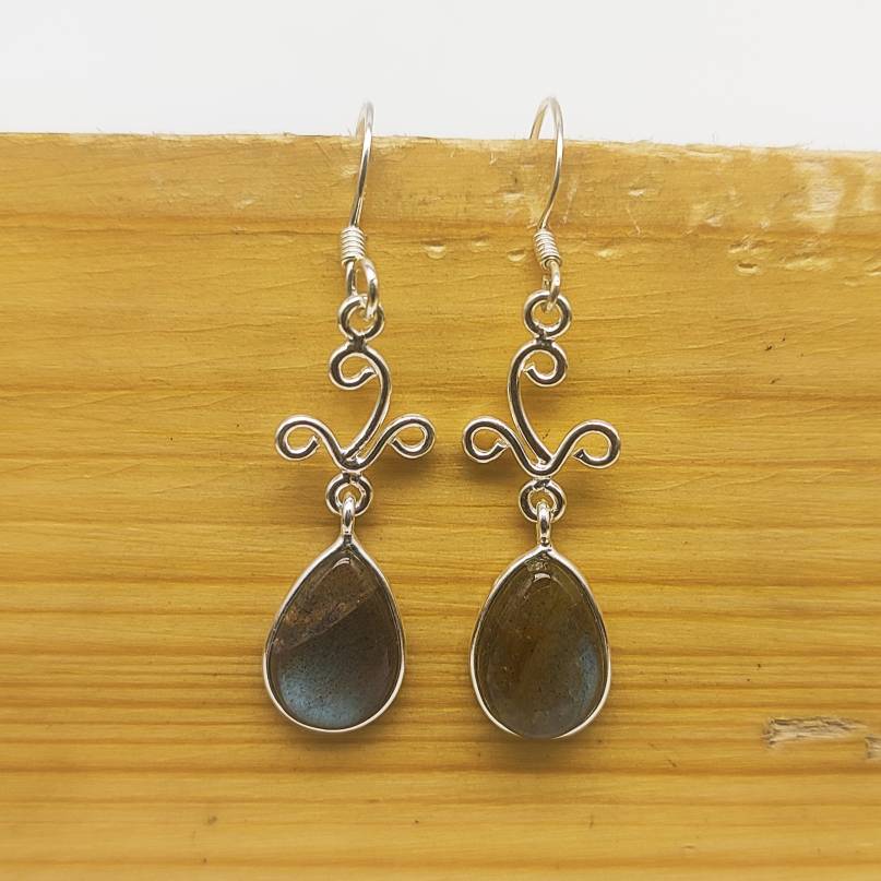 Handcrafted Labradorite Drop Earrings with Filigree Silver Design