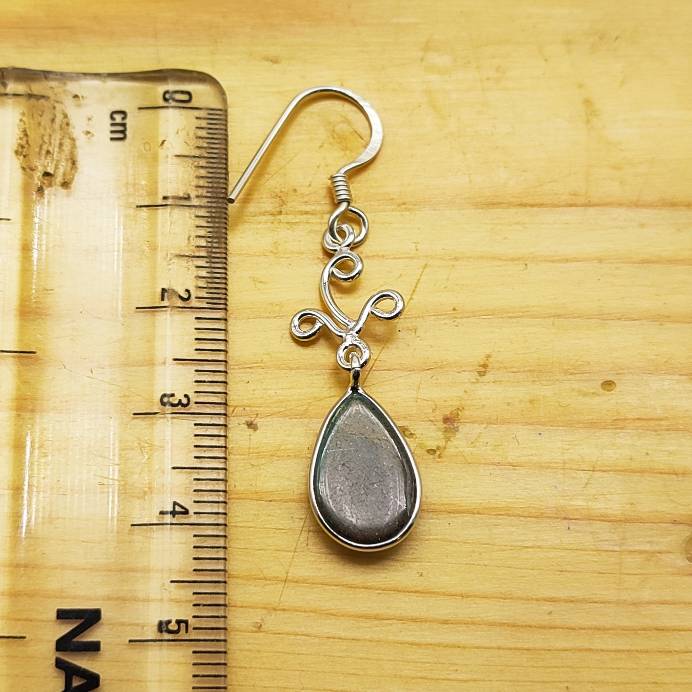 Handcrafted Labradorite Drop Earrings with Filigree Silver Design
