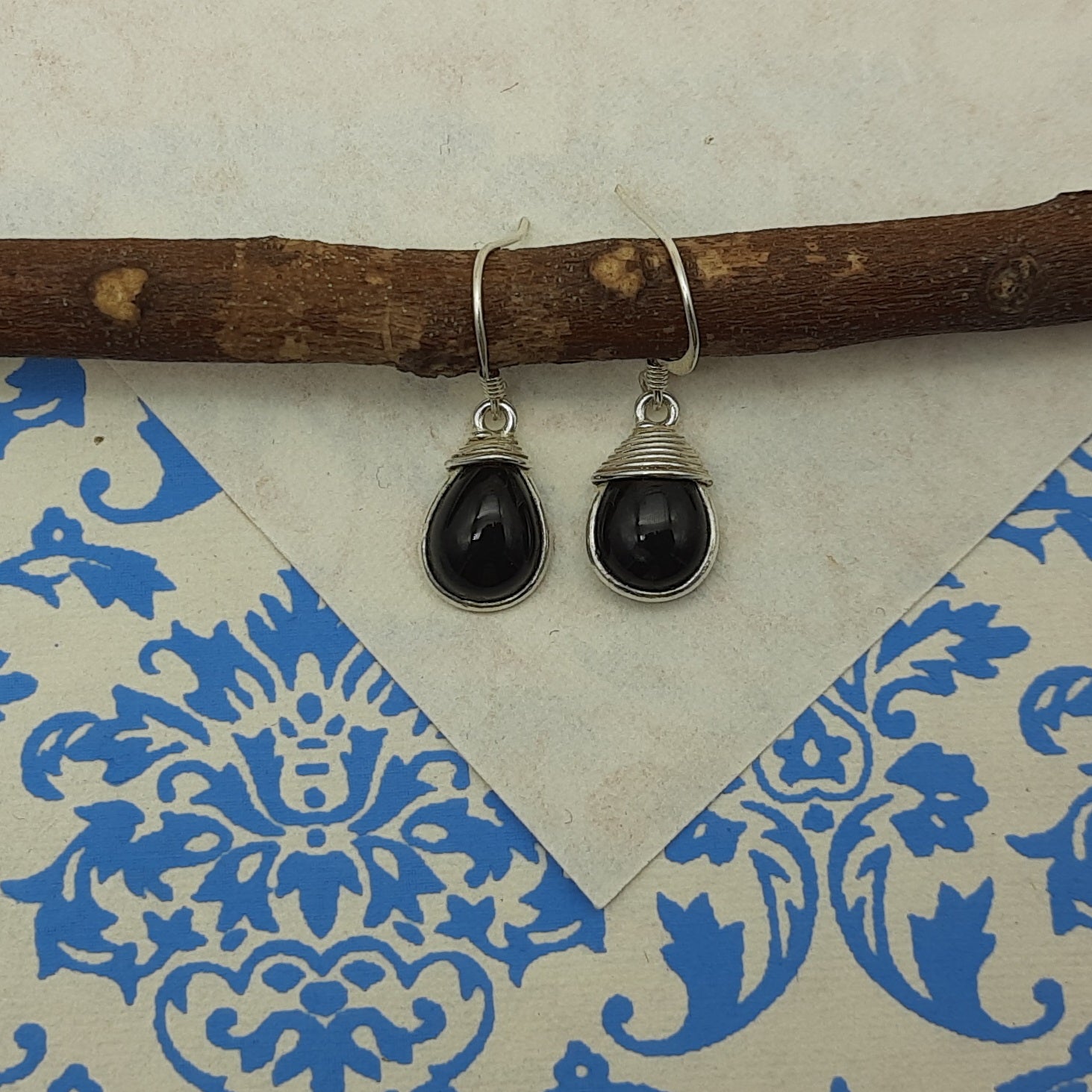 Classic Black Onyx Silver Earrings – Timeless Drop Design