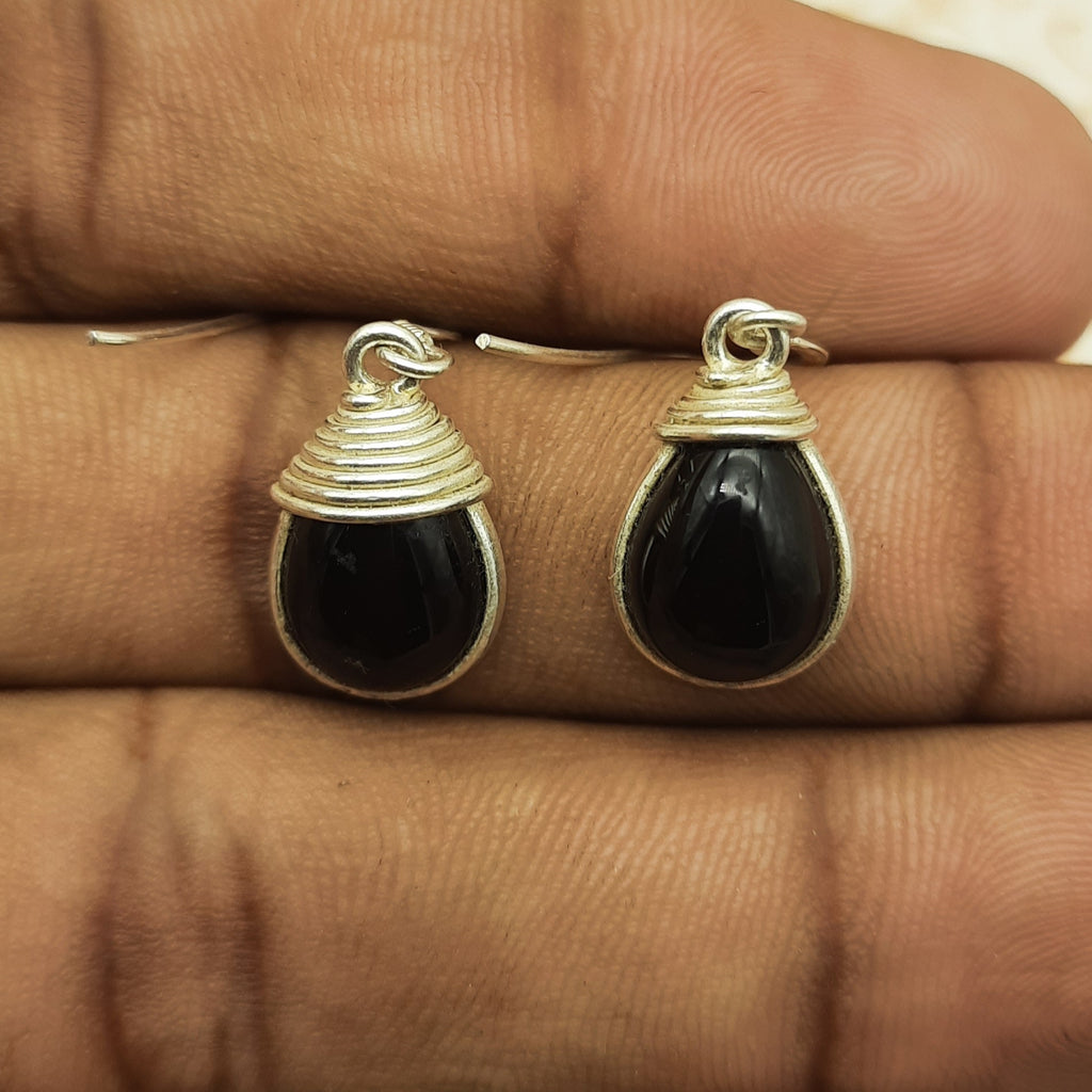 Classic Black Onyx Silver Earrings – Timeless Drop Design