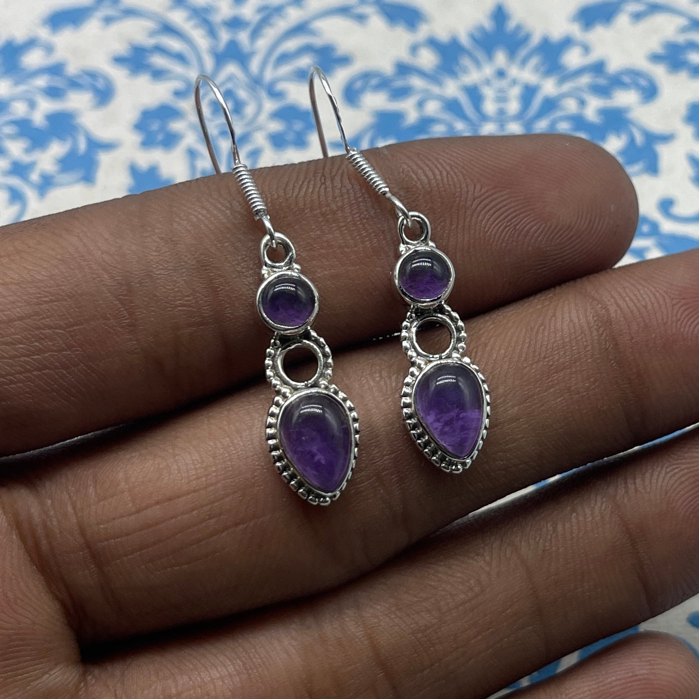 Small Amethyst Gemstone Earrings – Subtle 925 Silver Dangle