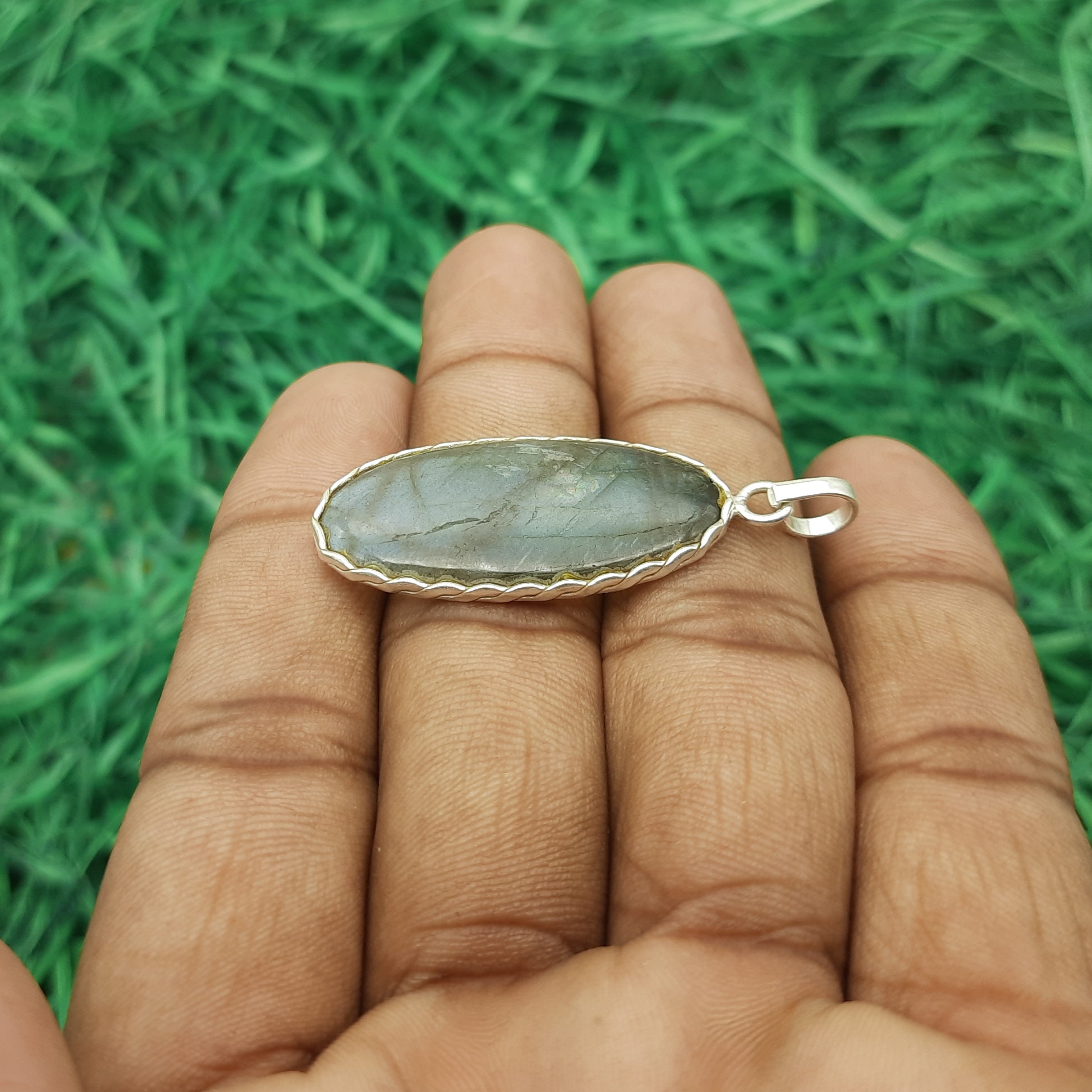 Labradorite Flash Pendant in 925 Sterling Silver – Mystical Bohemian Design