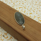 Labradorite Flash Pendant in 925 Sterling Silver – Mystical Bohemian Design