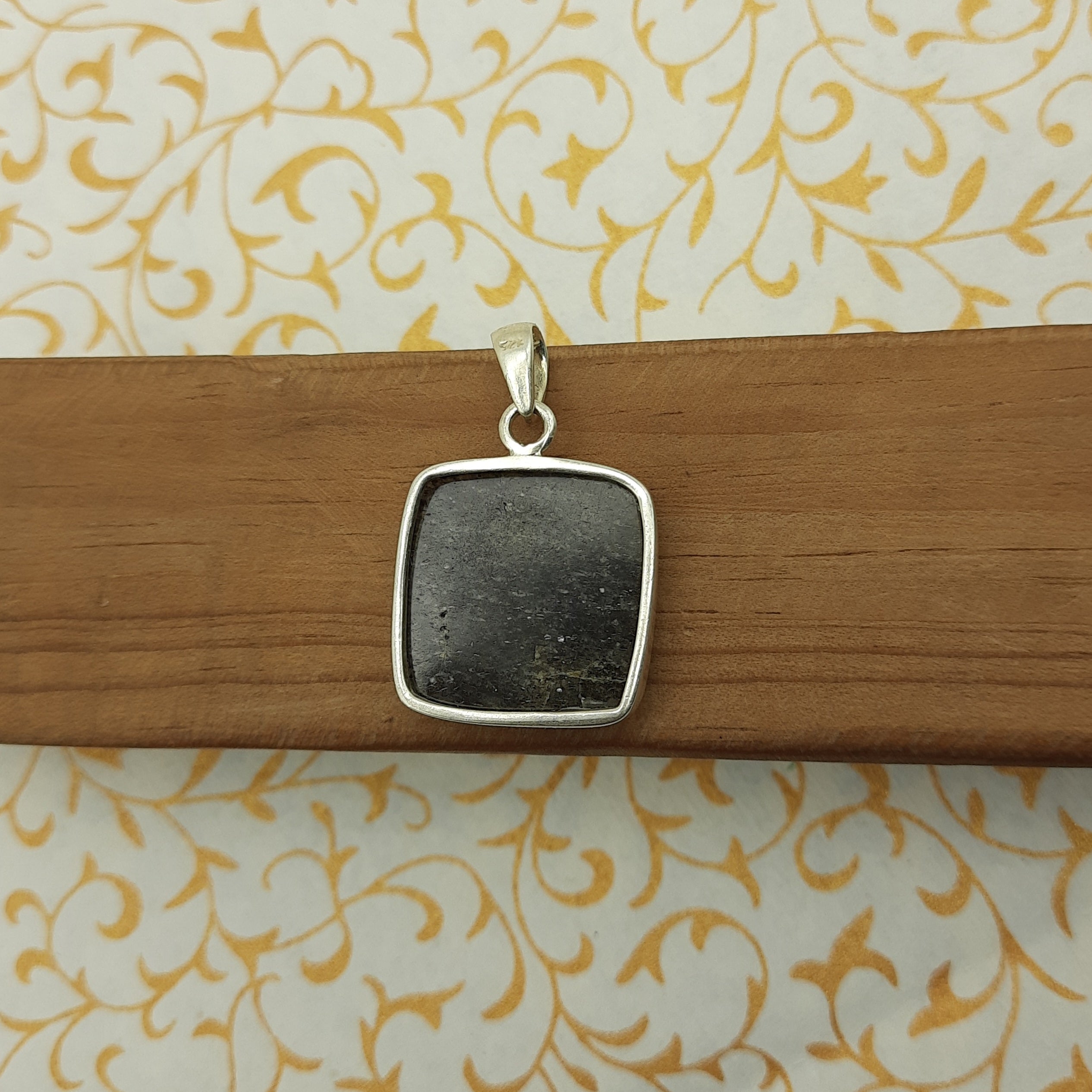 Knit Knight Quartz Pendant – Artistic 925 Sterling Silver Boho Jewelry Piece
