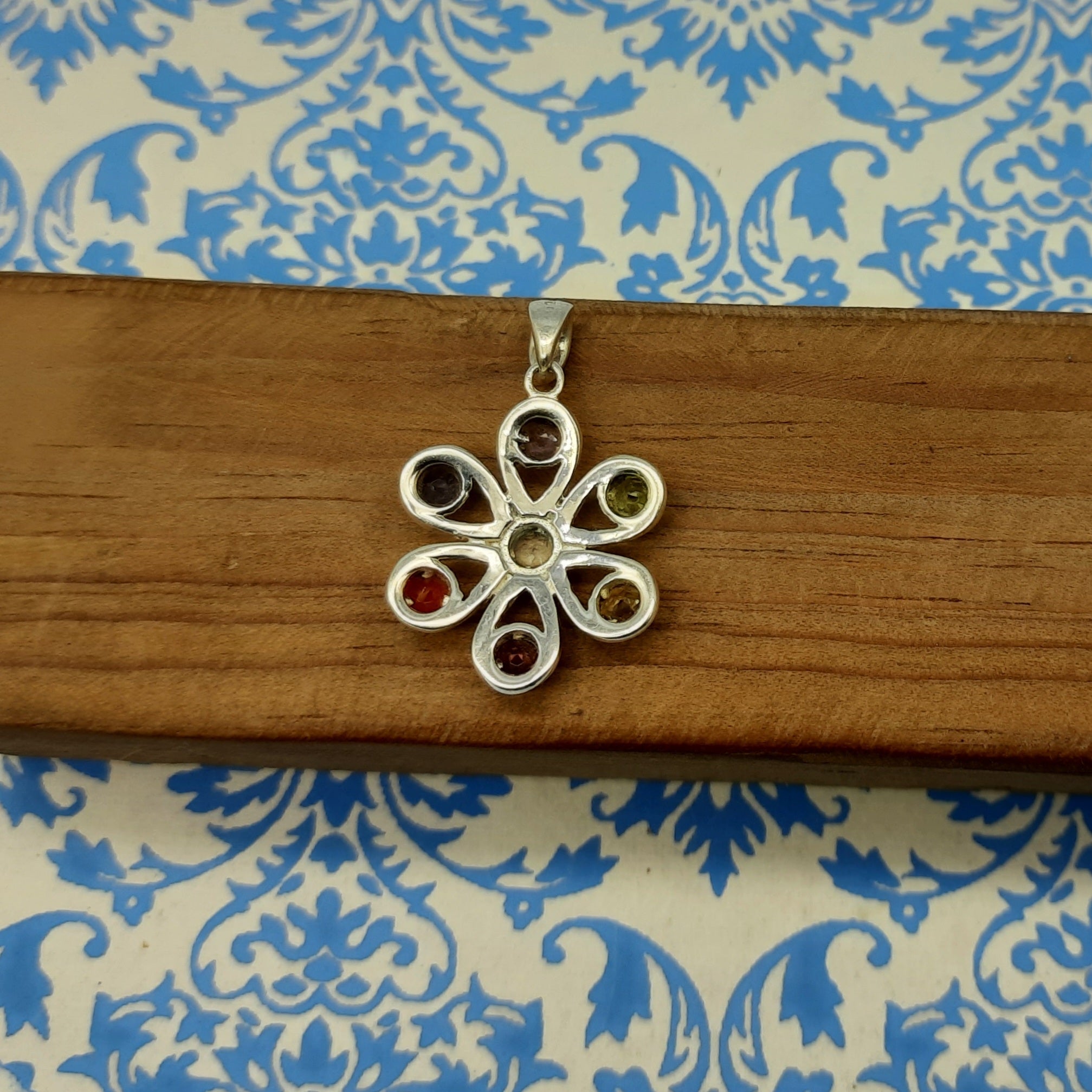 7 Chakra Flower Design Pendant 925 Sterling Silver – Spiritual Harmony & Energy Alignment Boho Talisman