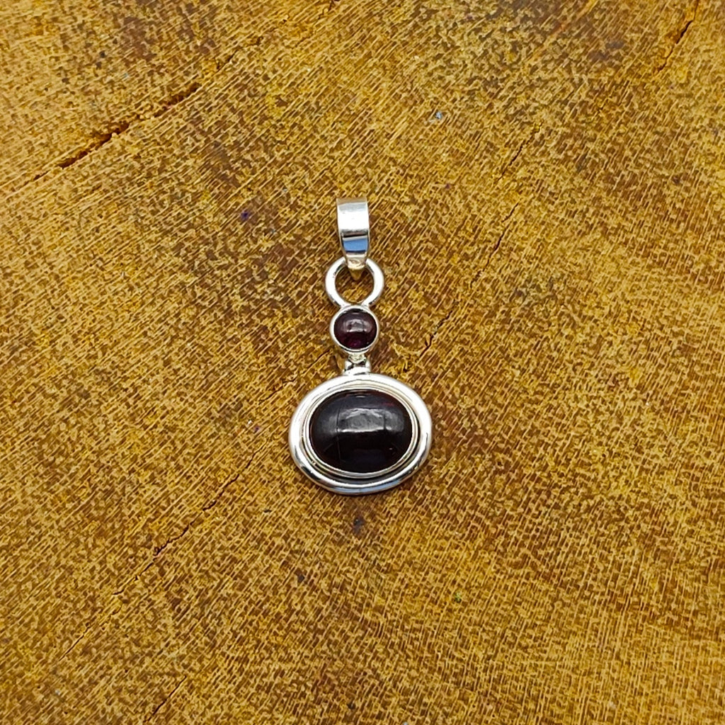 Garnet Oval 925 Silver Dainty Pendant Wholesale